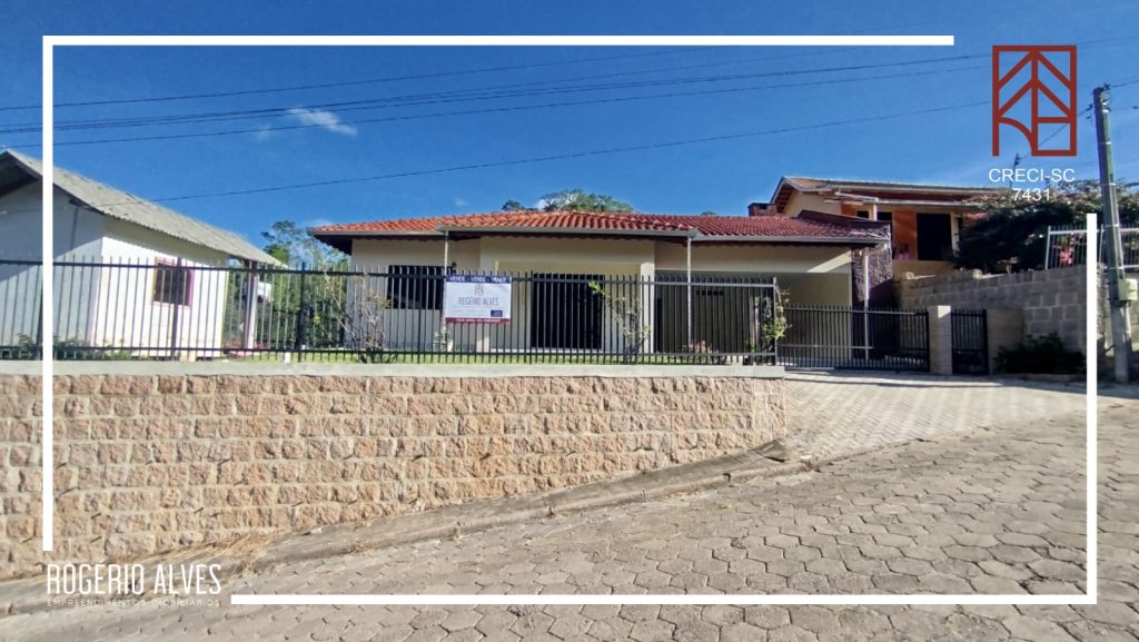 Aluga-se Casa Semi Mobiliada – Ponto Chic