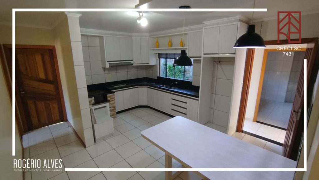 Aluga-se Casa Semi Mobiliada – Ponto Chic