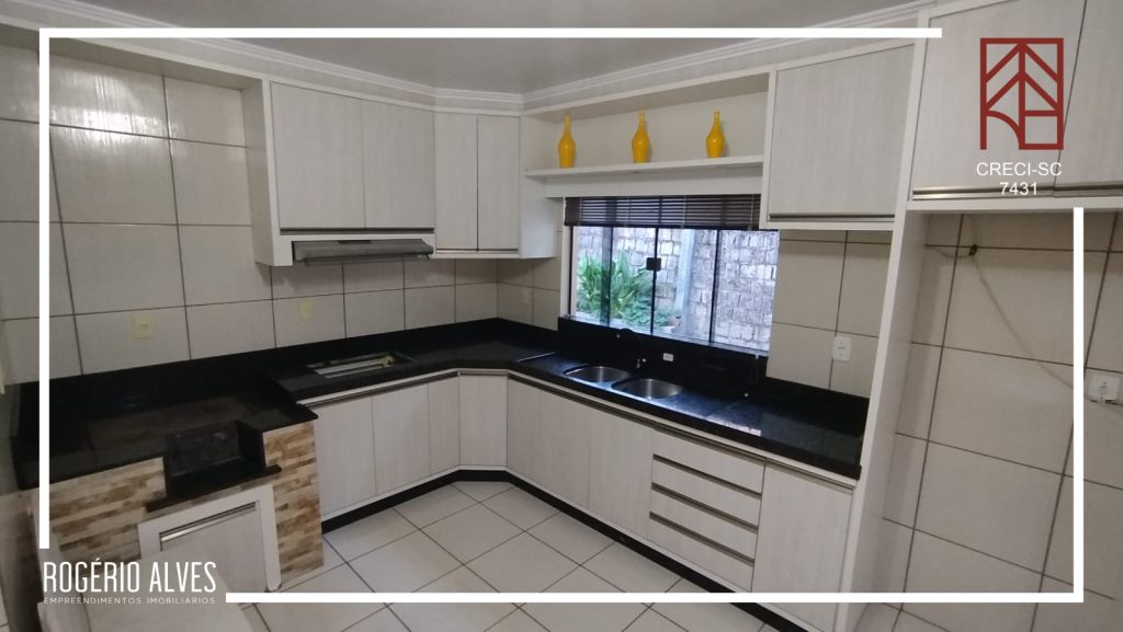 Aluga-se Casa Semi Mobiliada – Ponto Chic
