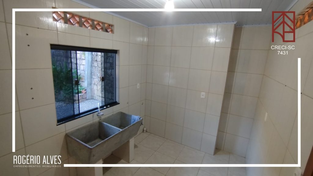 Aluga-se Casa Semi Mobiliada – Ponto Chic