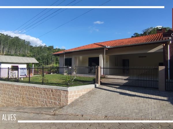 Aluga-se Casa Semi Mobiliada – Ponto Chic