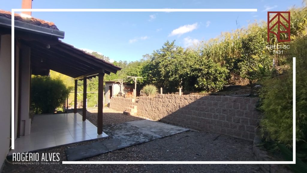 Aluga-se Casa Semi Mobiliada – Ponto Chic