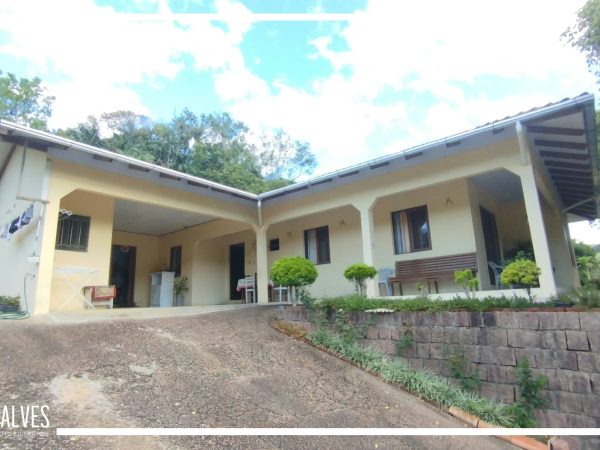 Casa e Galpão Industrial – Areado