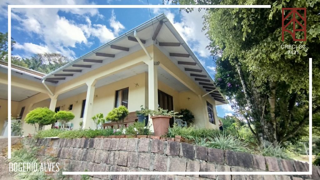 Casa e Galpão Industrial – Areado