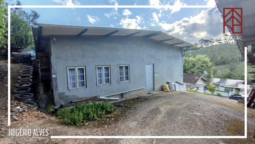Casa e Galpão Industrial – Areado