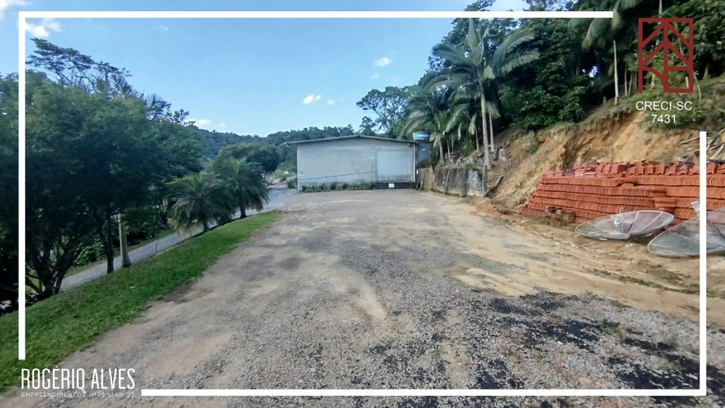 Casa e Galpão Industrial – Areado