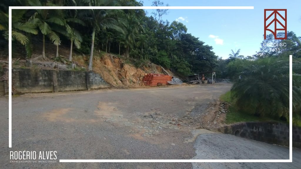 Casa e Galpão Industrial – Areado