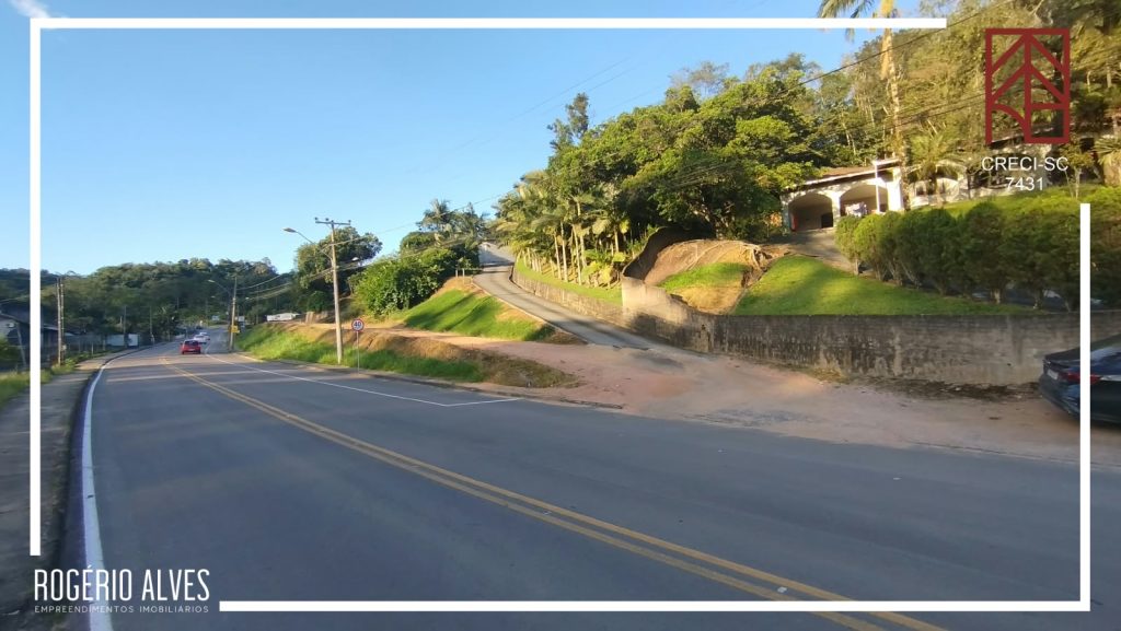 Casa e Galpão Industrial – Areado