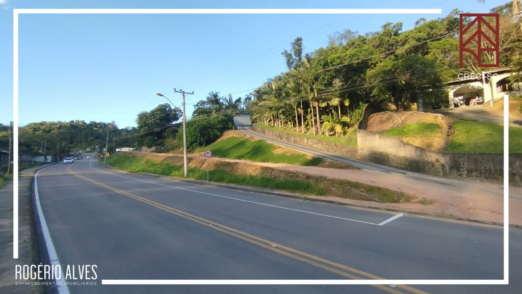 Casa e Galpão Industrial – Areado