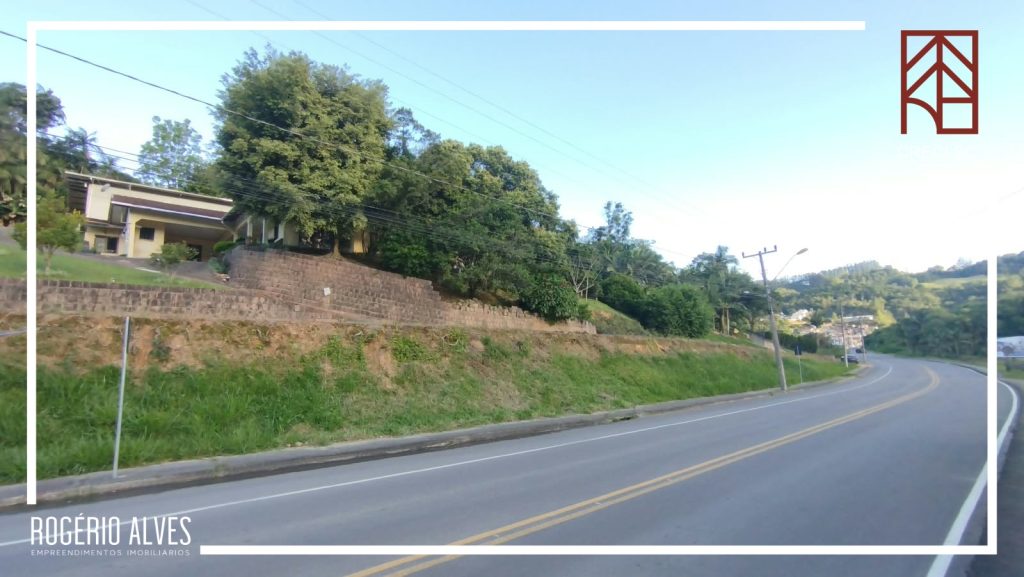 Casa e Galpão Industrial – Areado